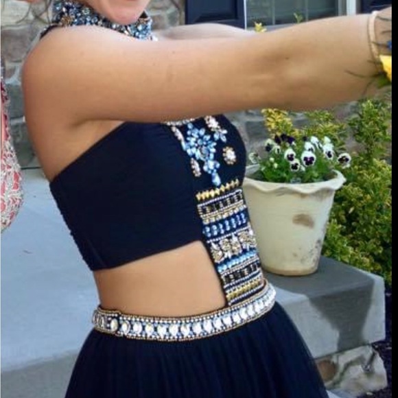 SHERRI HILL PROM DRESS - Picture 2 of 3